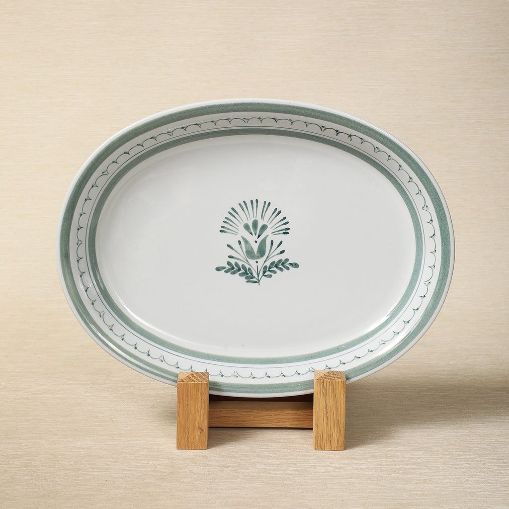 A Green Thistle pattern handpainted oval serving dish by Arabia
