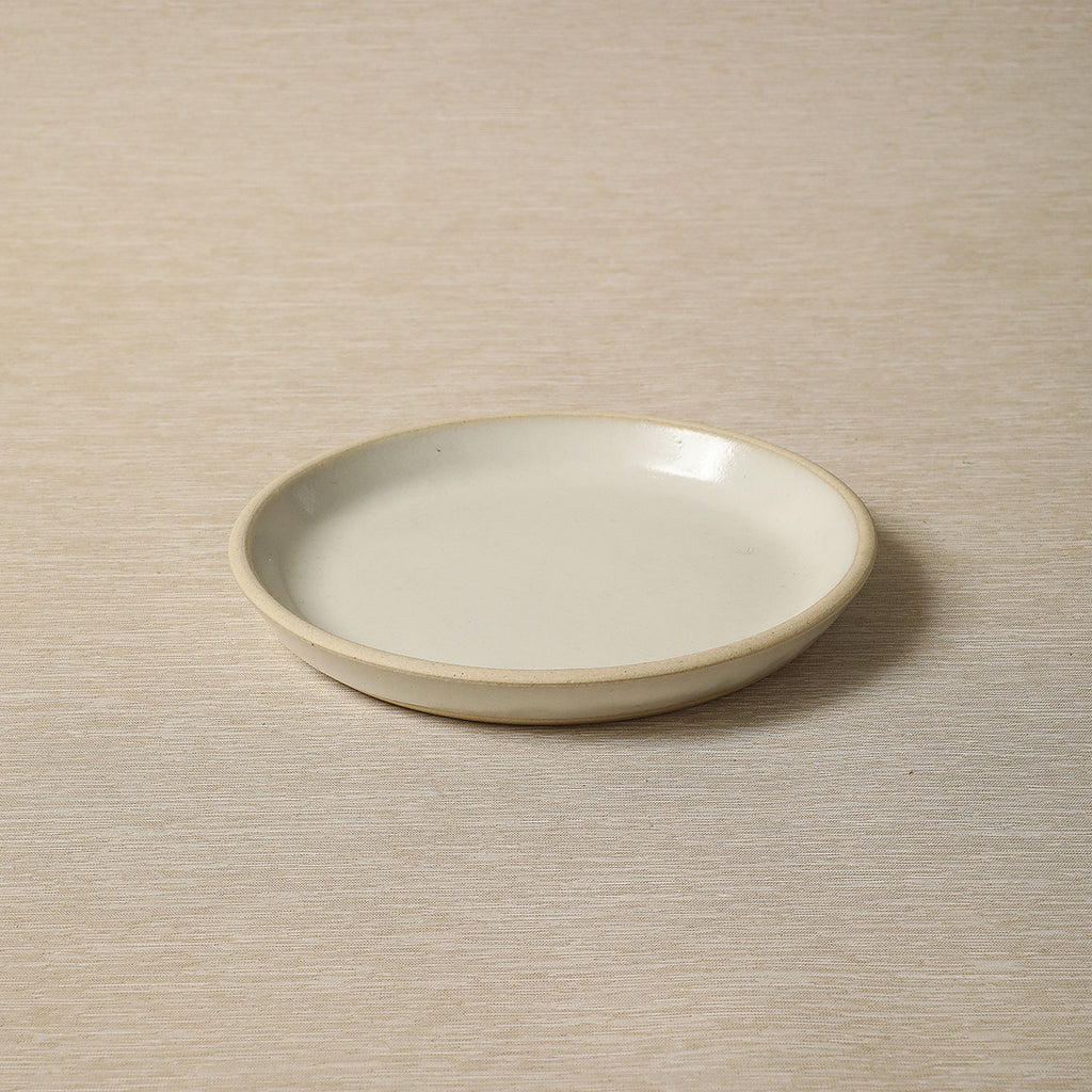 White ceramic 7" plate