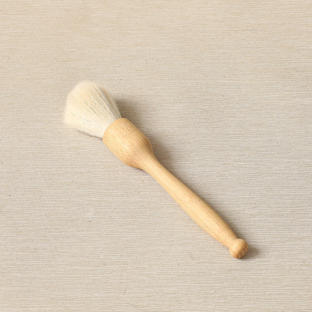 Sensitive goat hair dust brush
