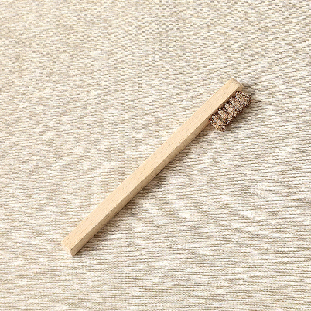Bronze wire brush with handle
