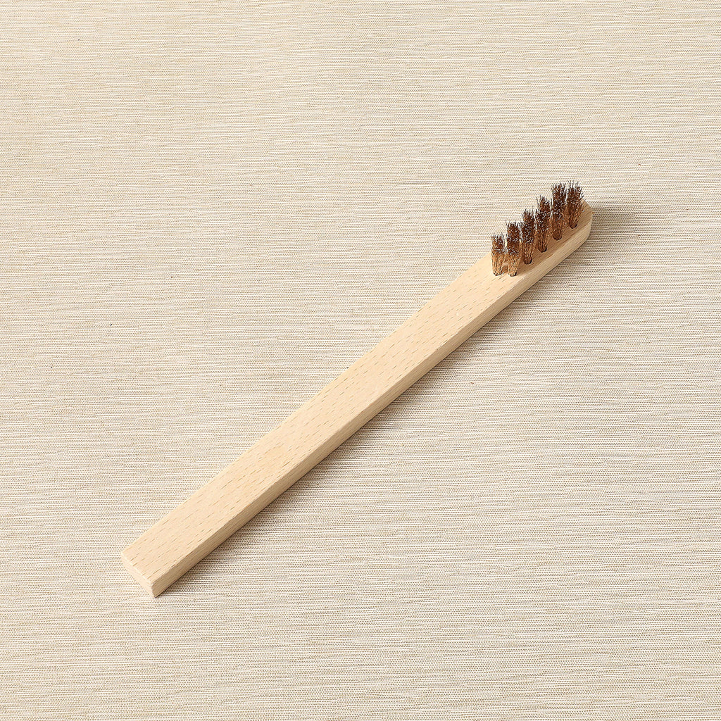 Bronze wire brush with handle