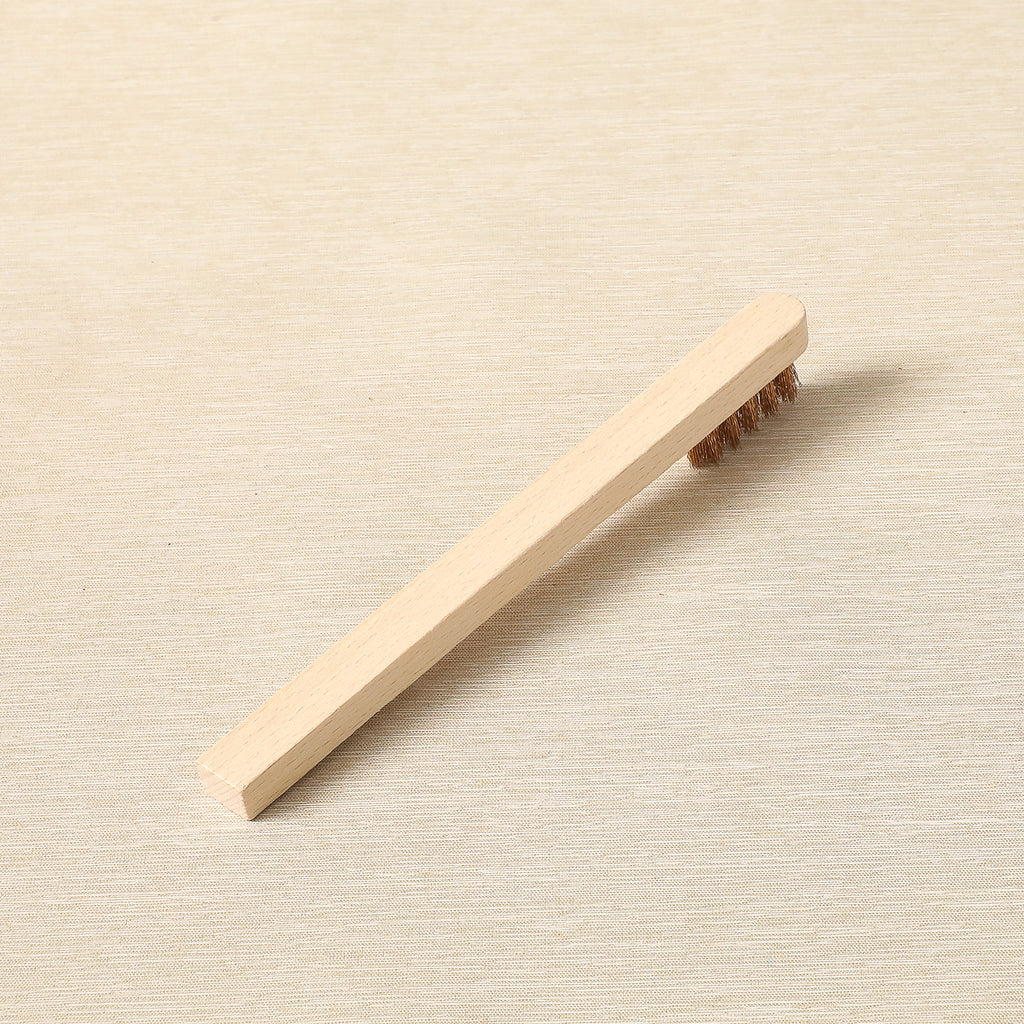 Bronze wire brush with handle