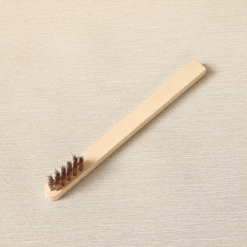 Bronze wire brush with handle