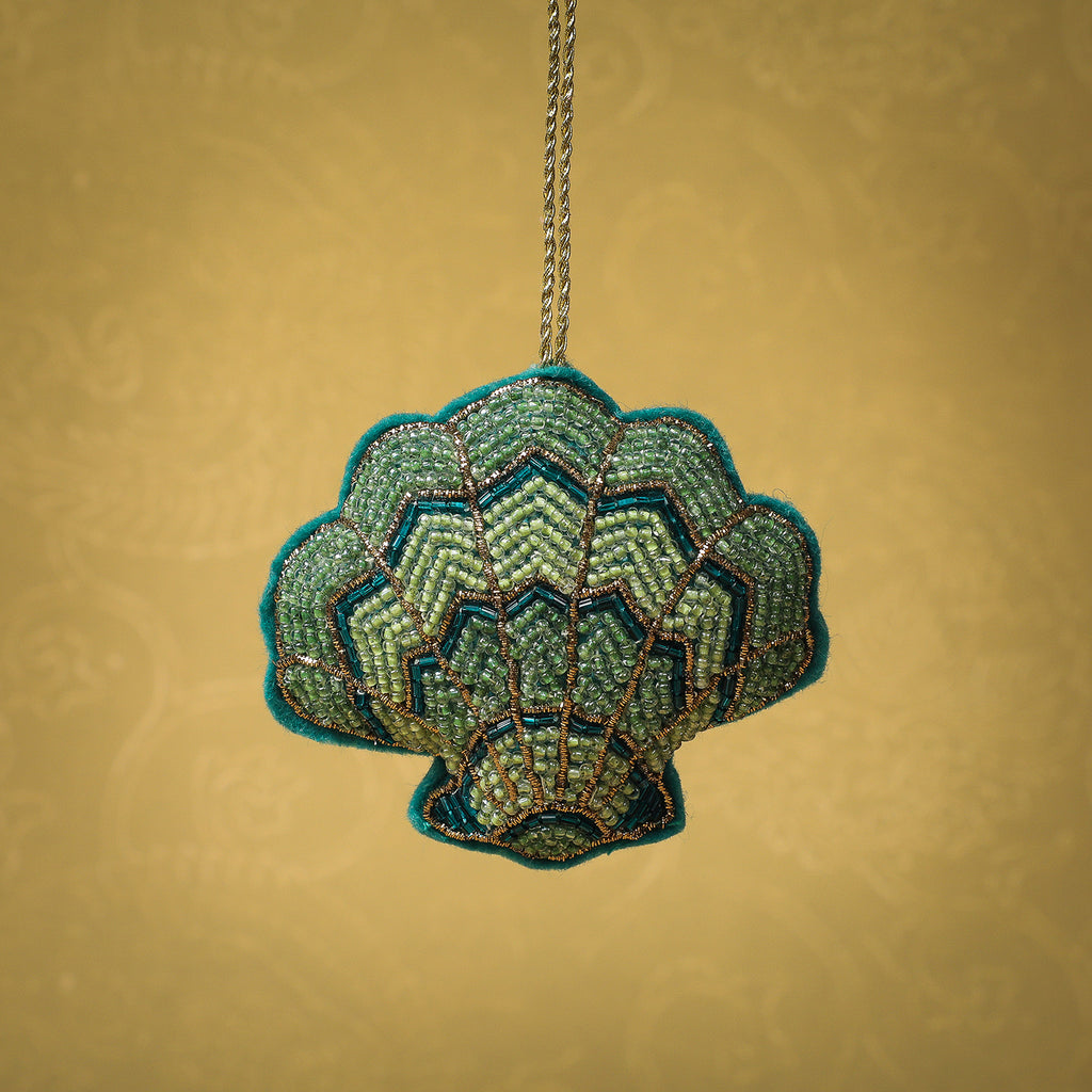 Tinsel Scalloped Shell