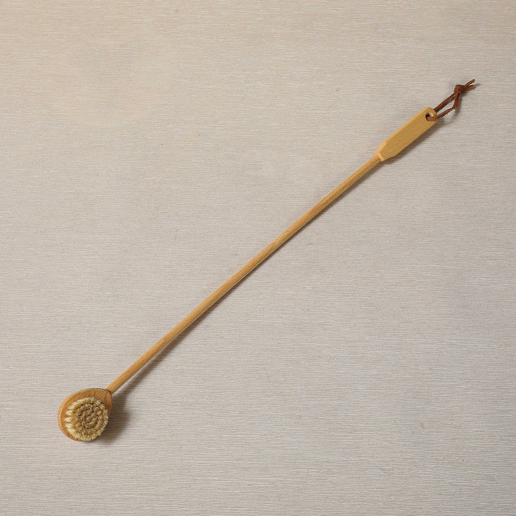 Oiled beechwood back scratcher brush