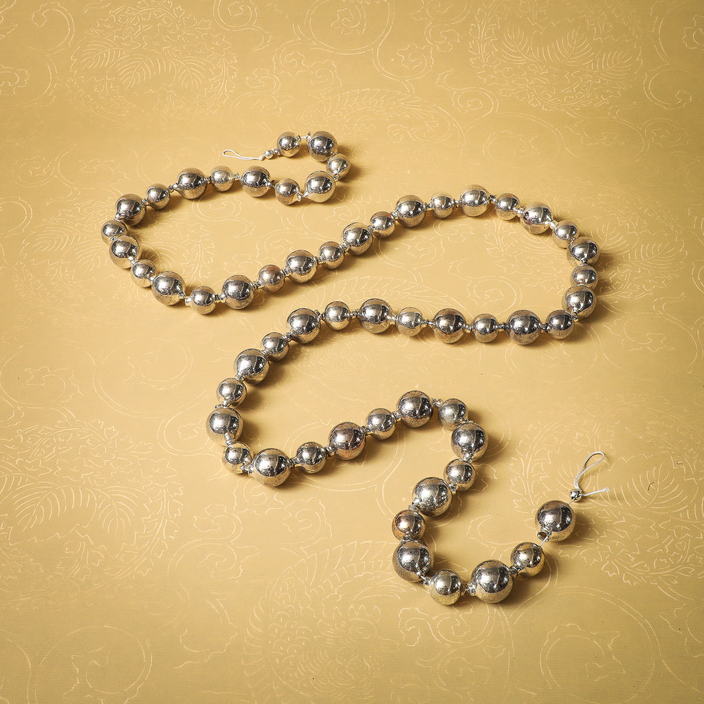 Pebbled garland in silver