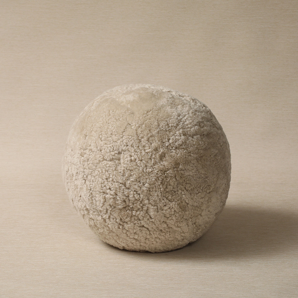 Pearl shearling spherical cushion