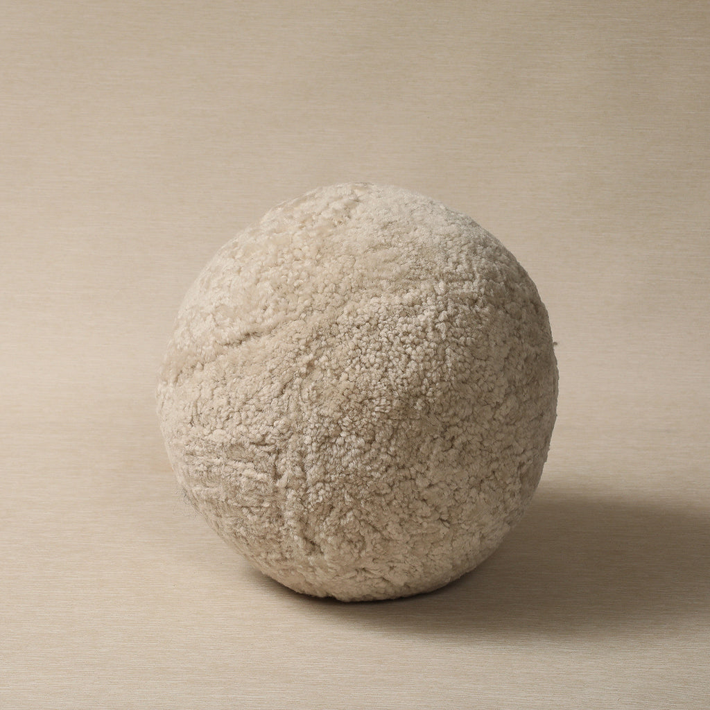 Pearl shearling spherical cushion