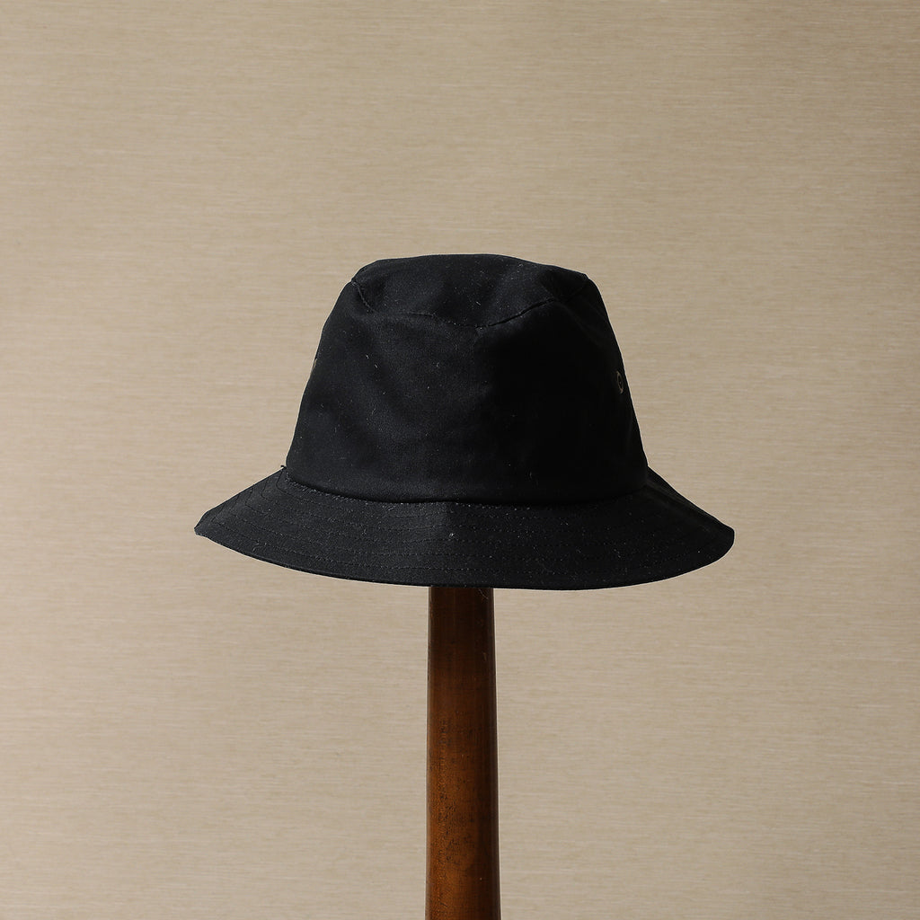 Walking hat in wax coated cotton