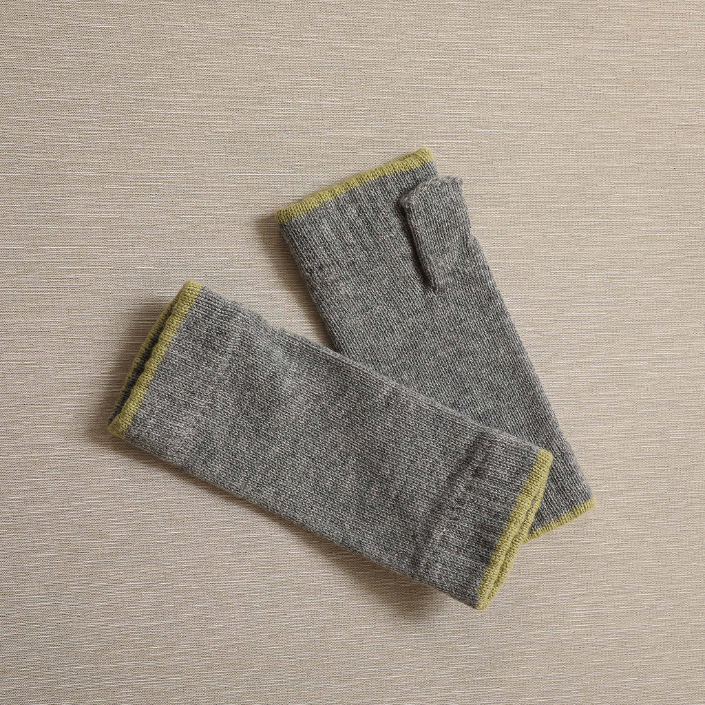 Cashmere tipped wristwarmer