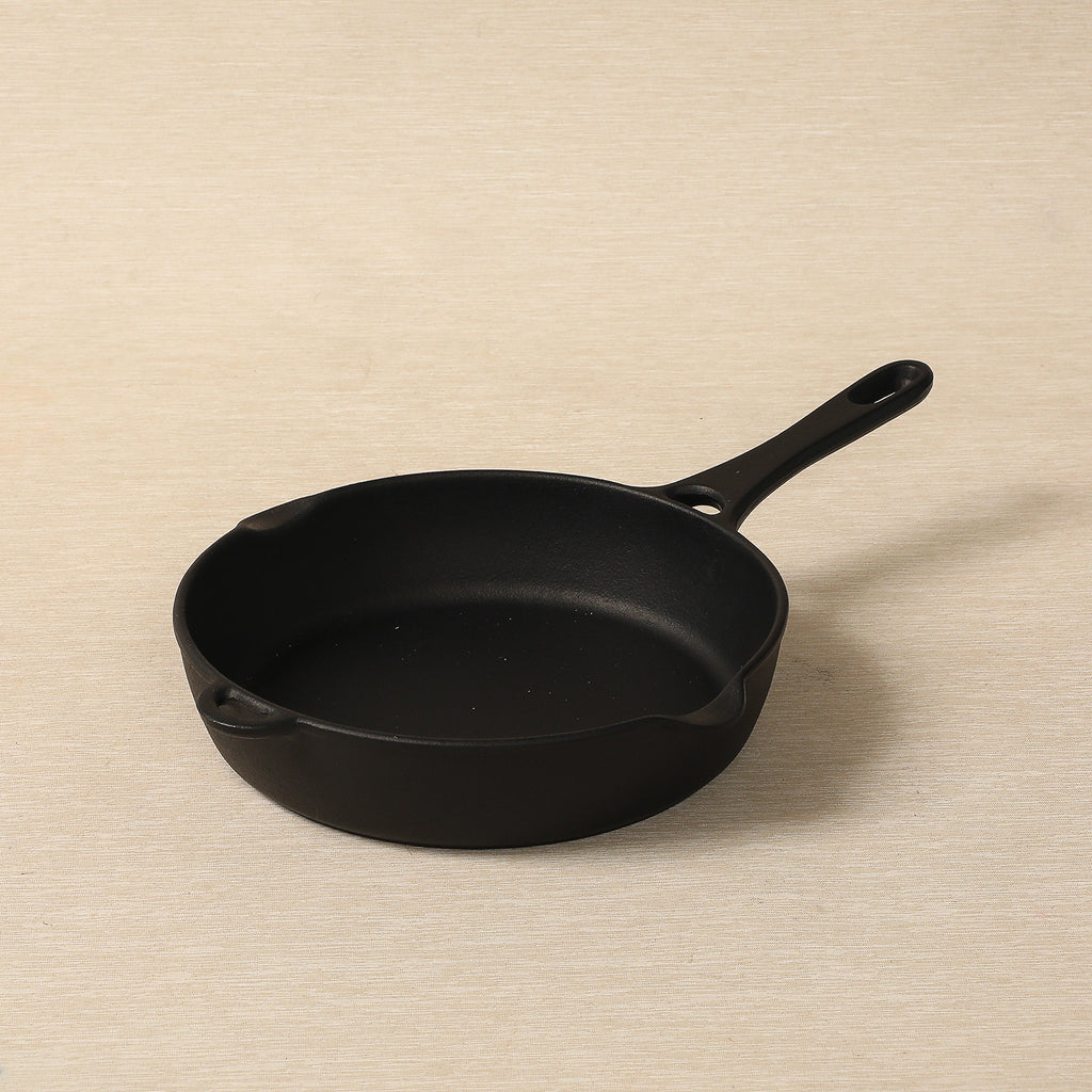 Cast iron frying pan - 8-1/2"