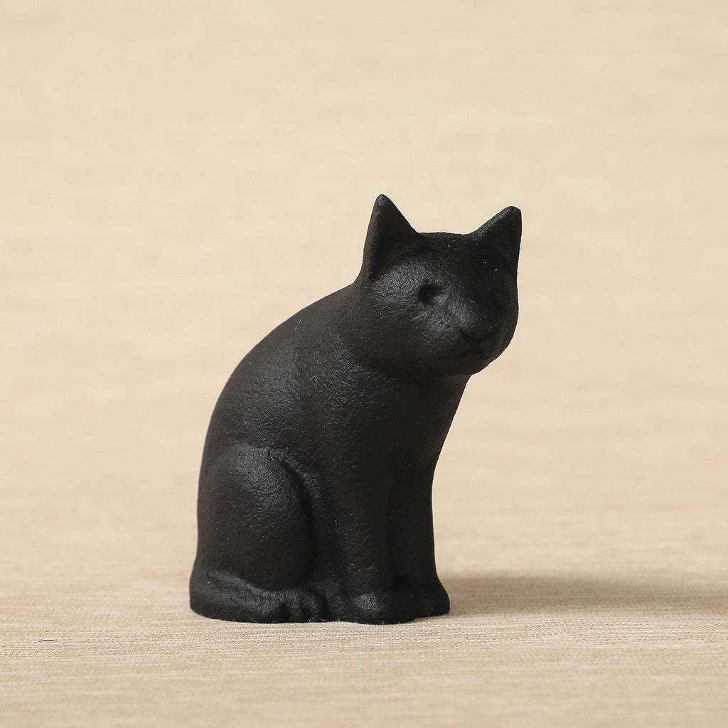 Sitting cat iron paperweight