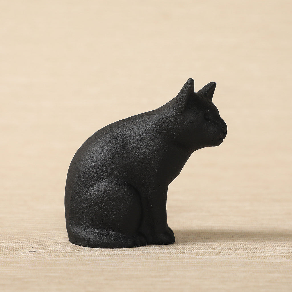 Sitting cat iron paperweight