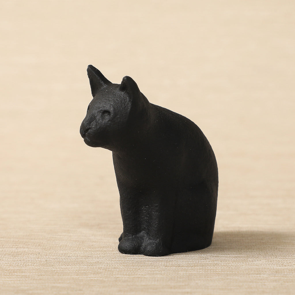 Sitting cat iron paperweight