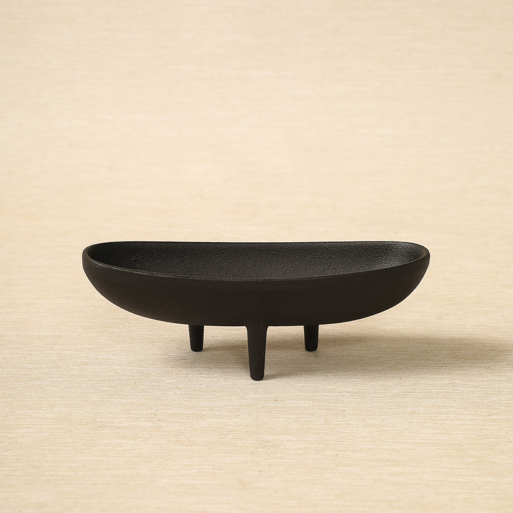 Elliptical incense holder with tripod base