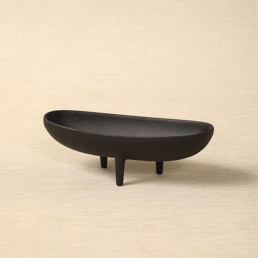 Elliptical incense holder with tripod base