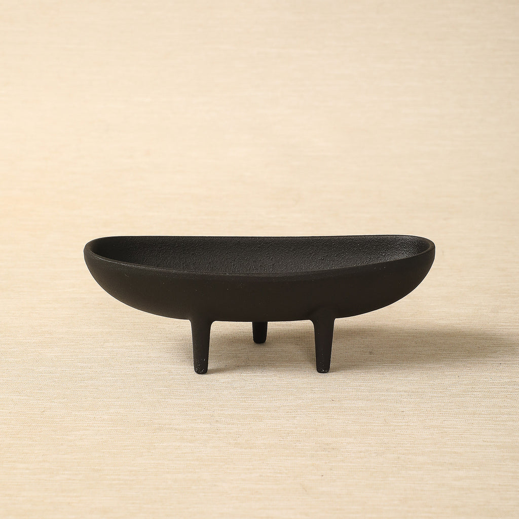 Elliptical incense holder with tripod base