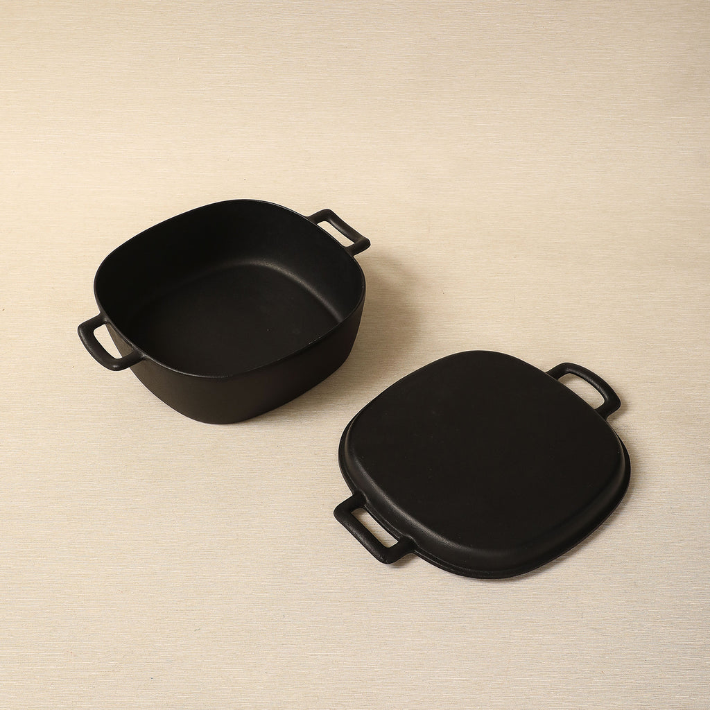 Cast Iron Pot with lid