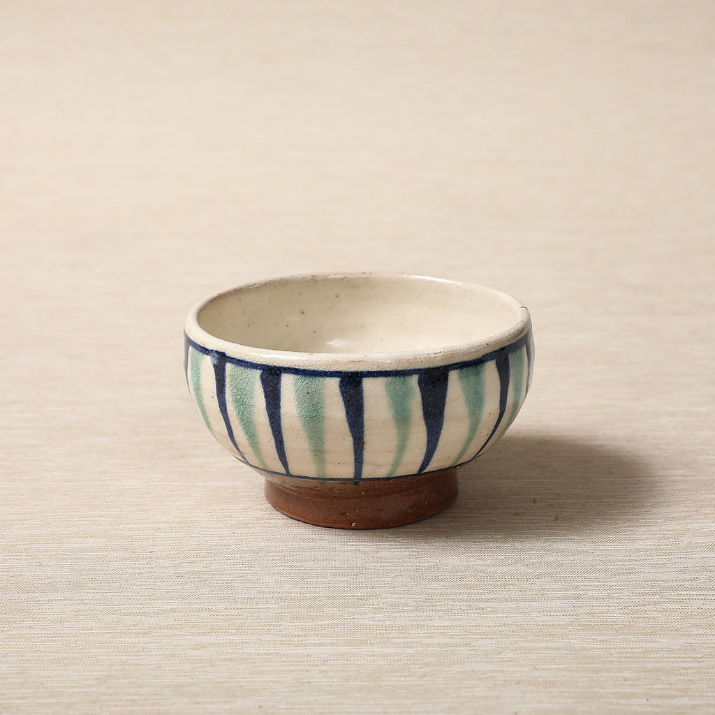 Linear pattern bowl