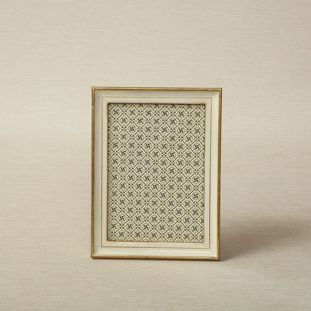 Carved white gold Florentine frame, 4x6