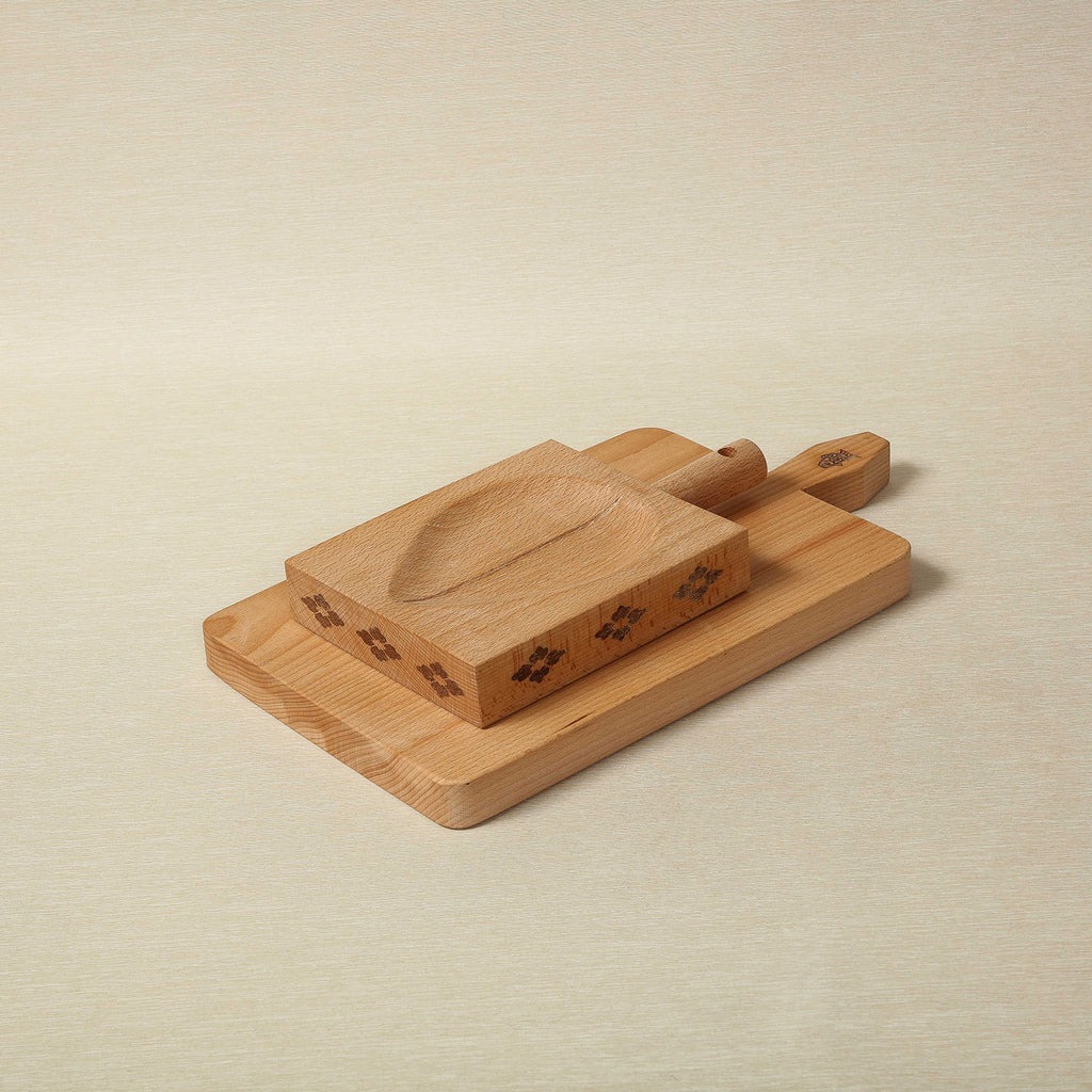 Hana small cutting and carving board