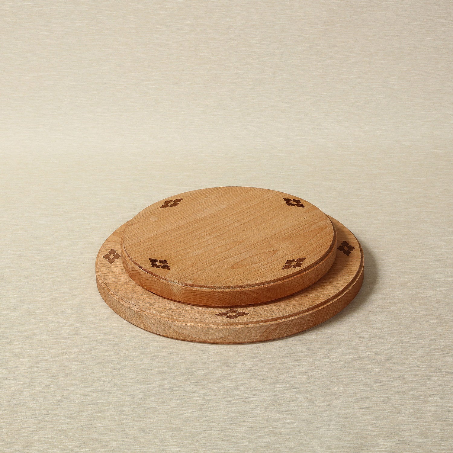 Hana round cutting boards