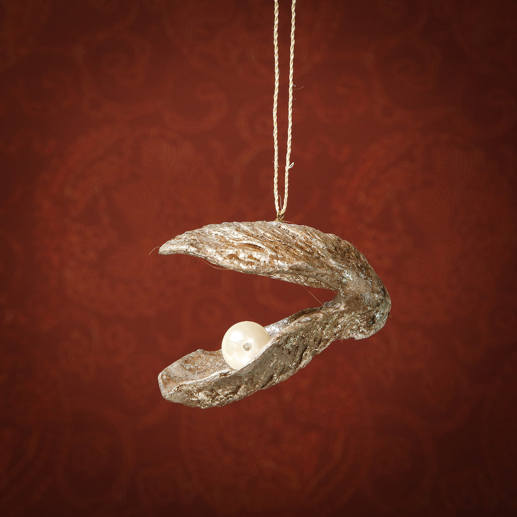 Silver oyster with pearl ornament