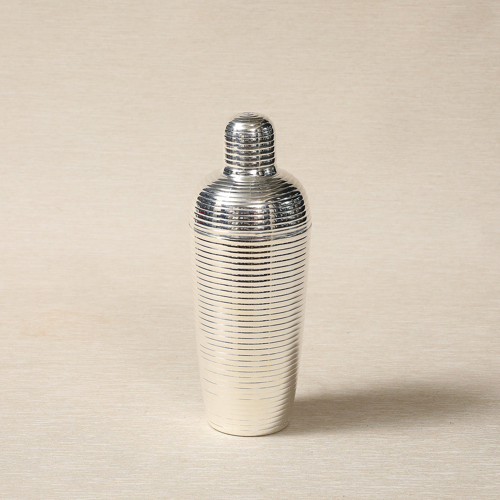 Ribbed cocktail shaker