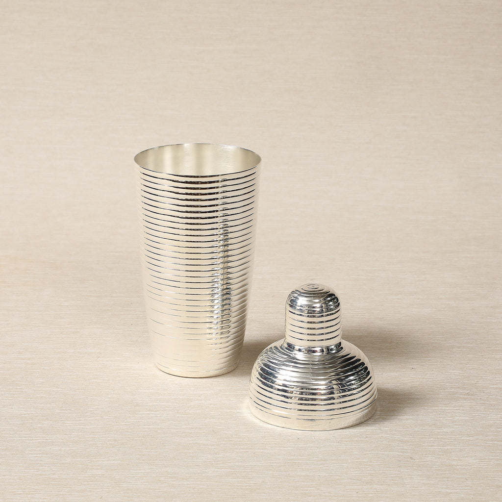 Ribbed cocktail shaker