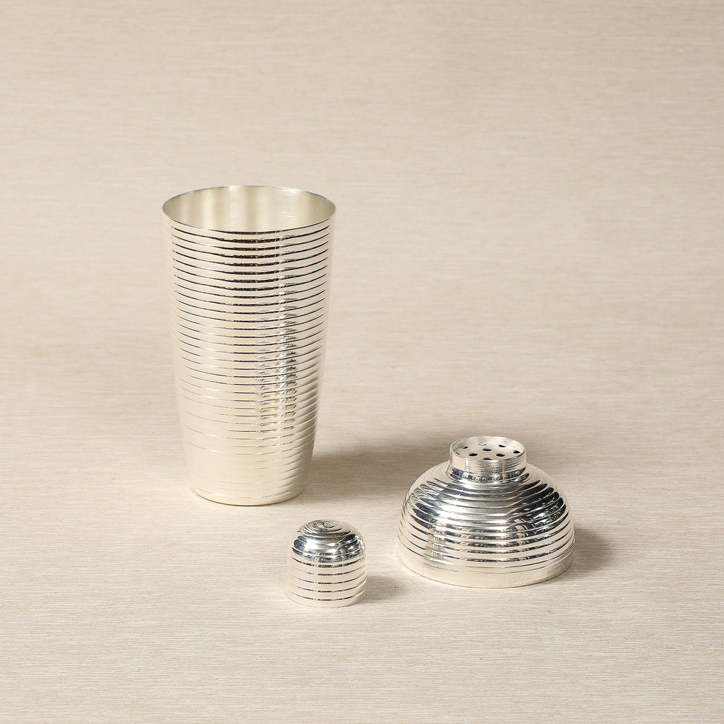 Ribbed cocktail shaker