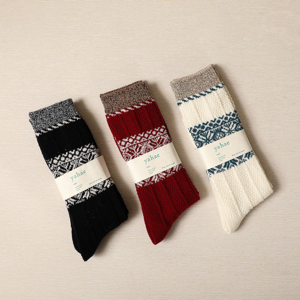 Black wool/cotton snow pattern socks