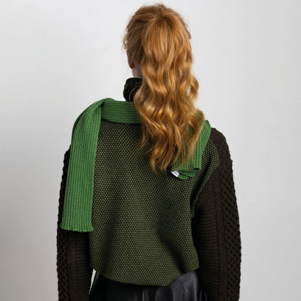 Women's diamond tweed back sweater in acorn