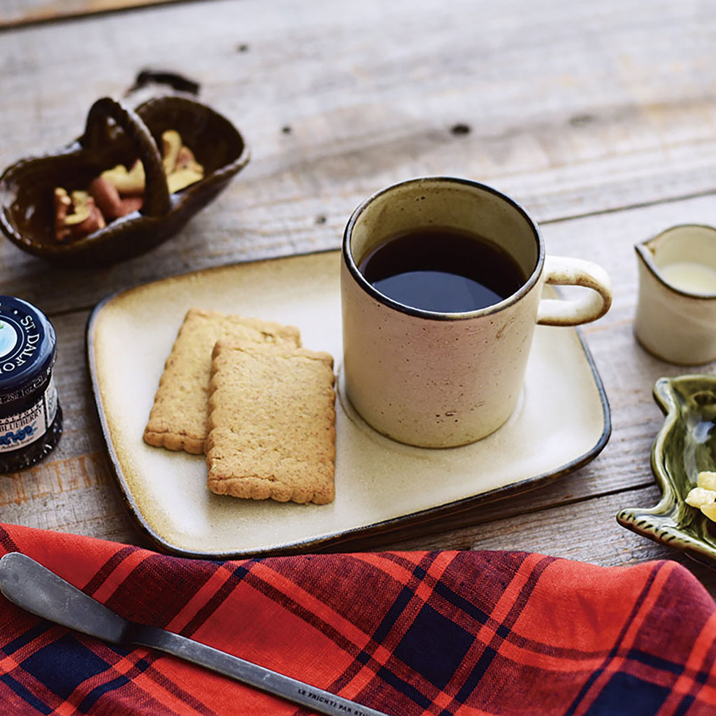Rectangular stoneware plate with mug
