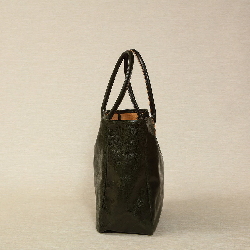 Classic Aero Leather Tote Bag in Black