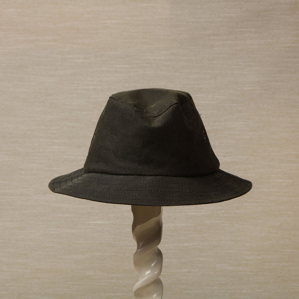 Walking hat in wax coated cotton