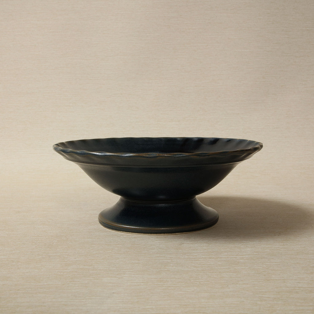 Pedestal bowl with fluted edge