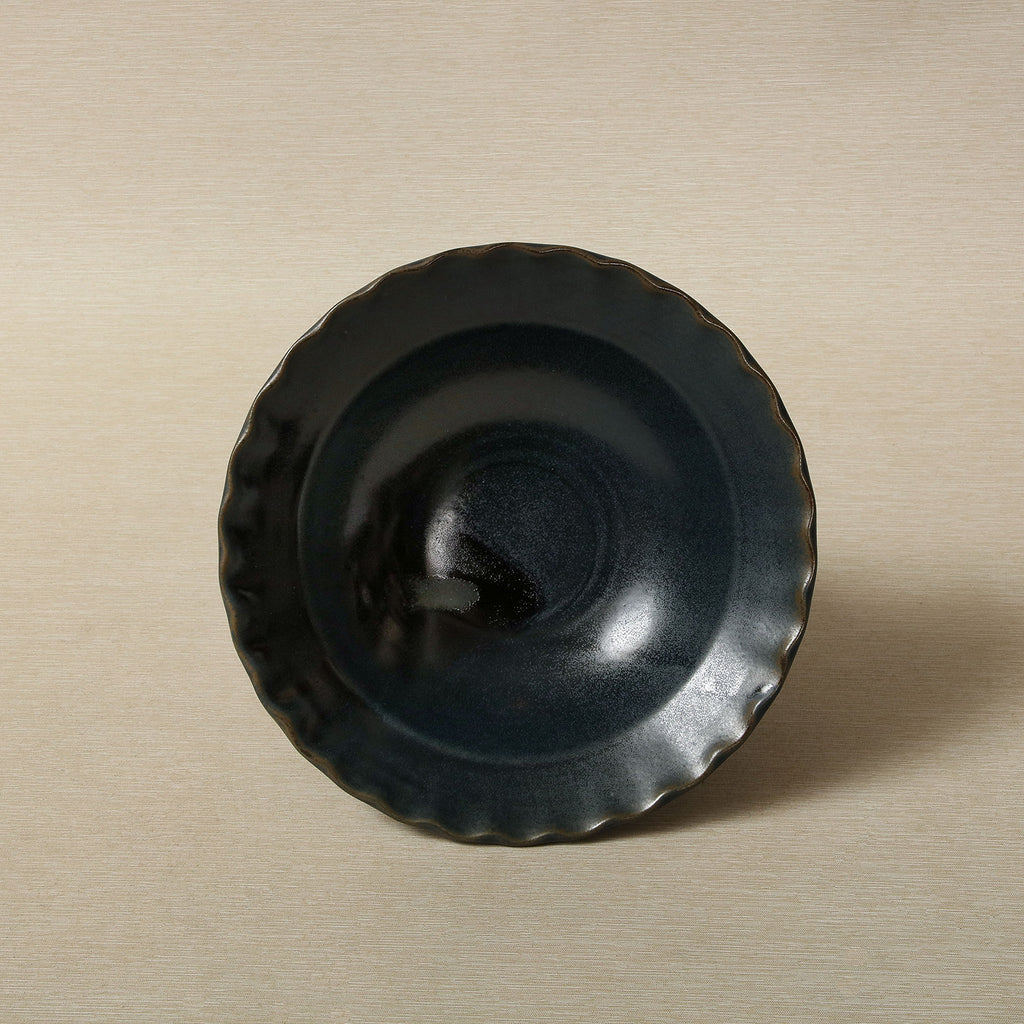 Pedestal bowl with fluted edge