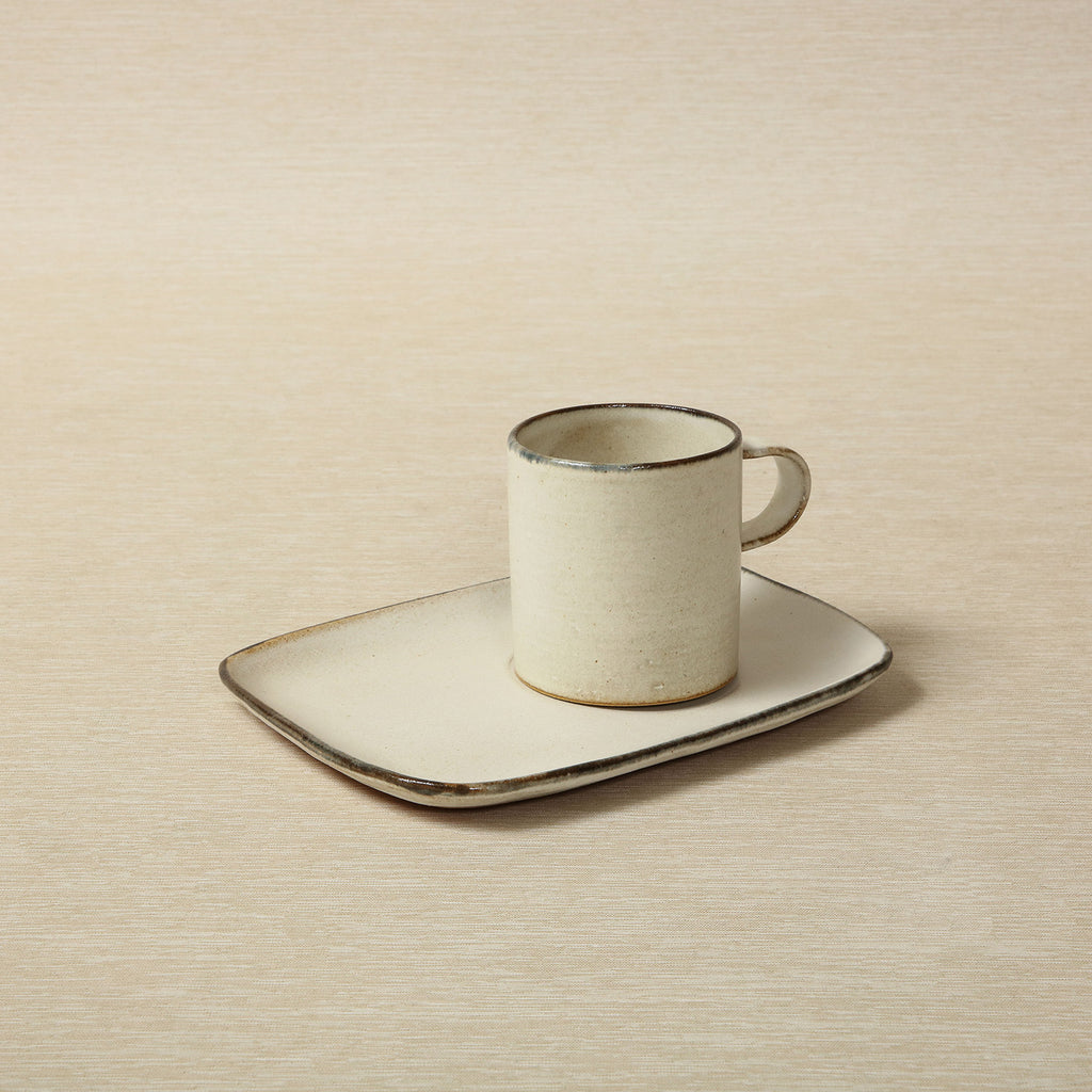 Rectangular stoneware plate with mug