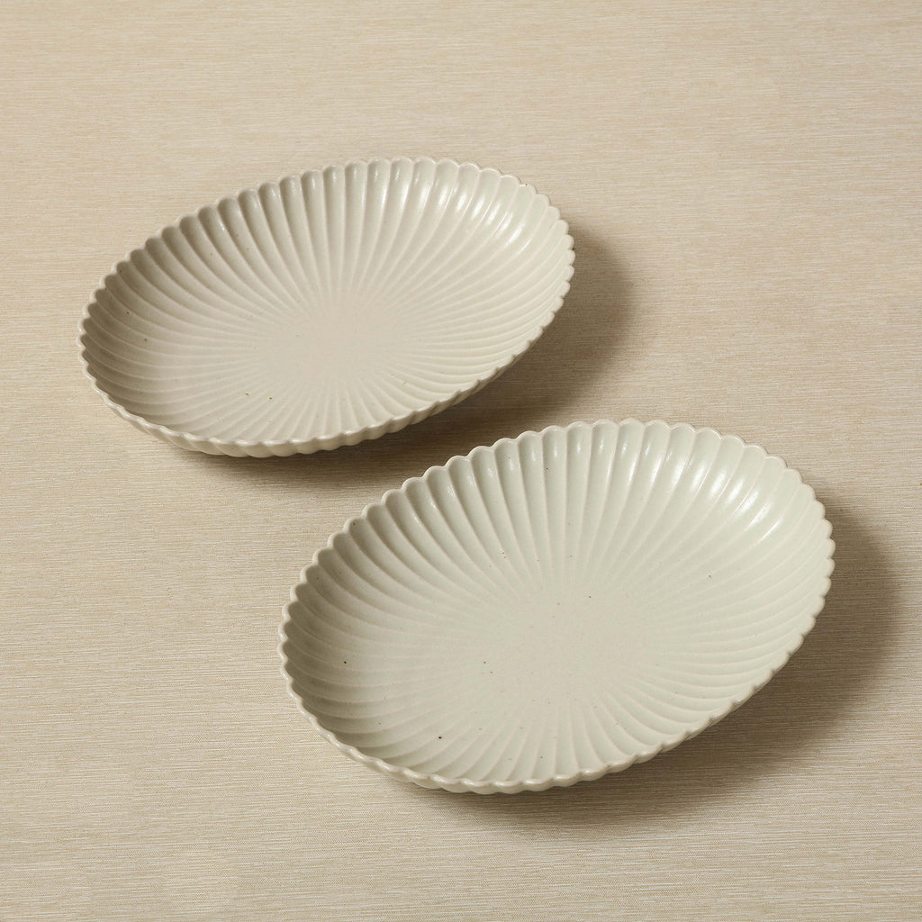 Scalloped oval plate